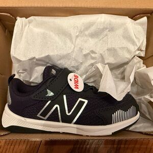 New Balance boys Sneakers NIB